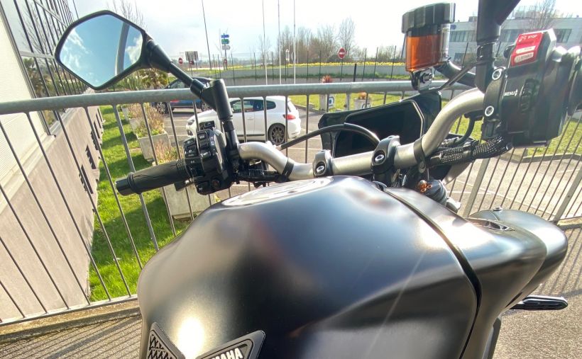 YAMAHA MT-10 6