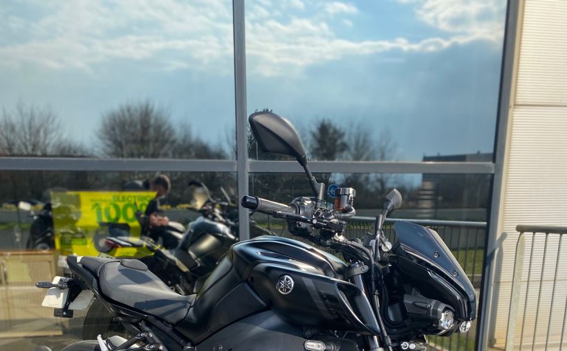 YAMAHA MT-10 3