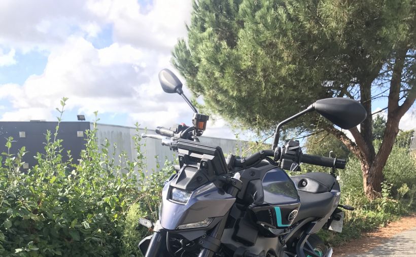 YAMAHA MT-09  Y-AMT 16