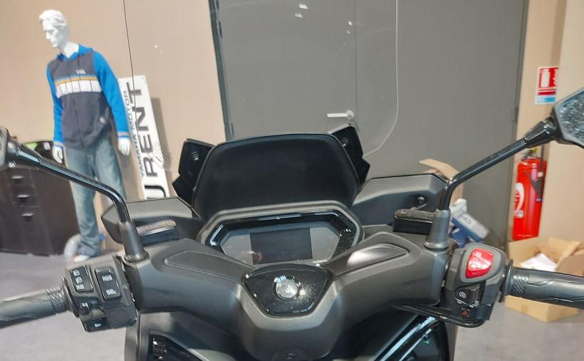 YAMAHA XMAX 125 4