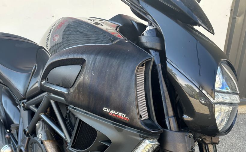 DUCATI DIAVEL CARBON 4