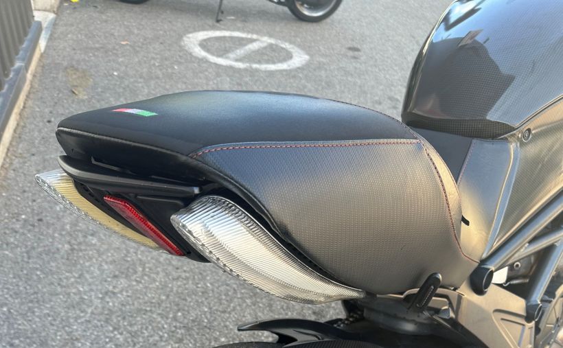 DUCATI DIAVEL CARBON 6