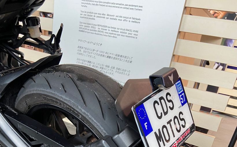 YAMAHA MT-09 4
