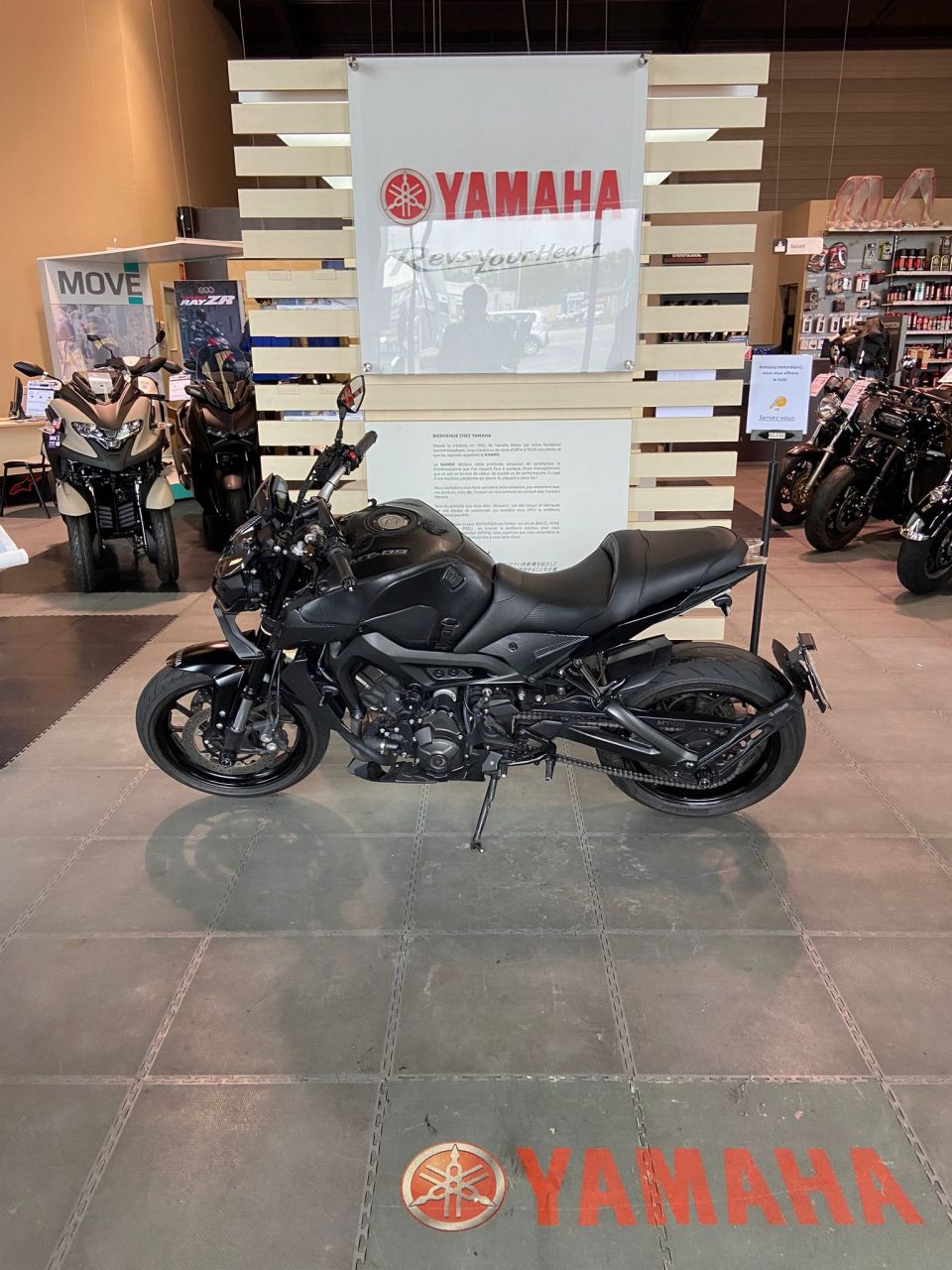 YAMAHA MT-09 9
