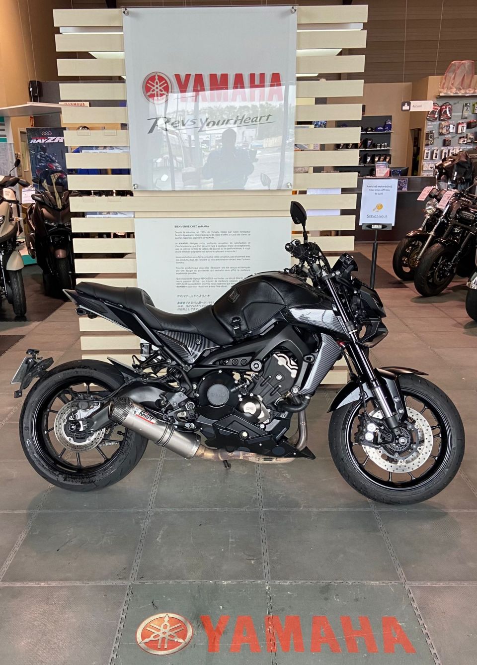 YAMAHA MT-09 11
