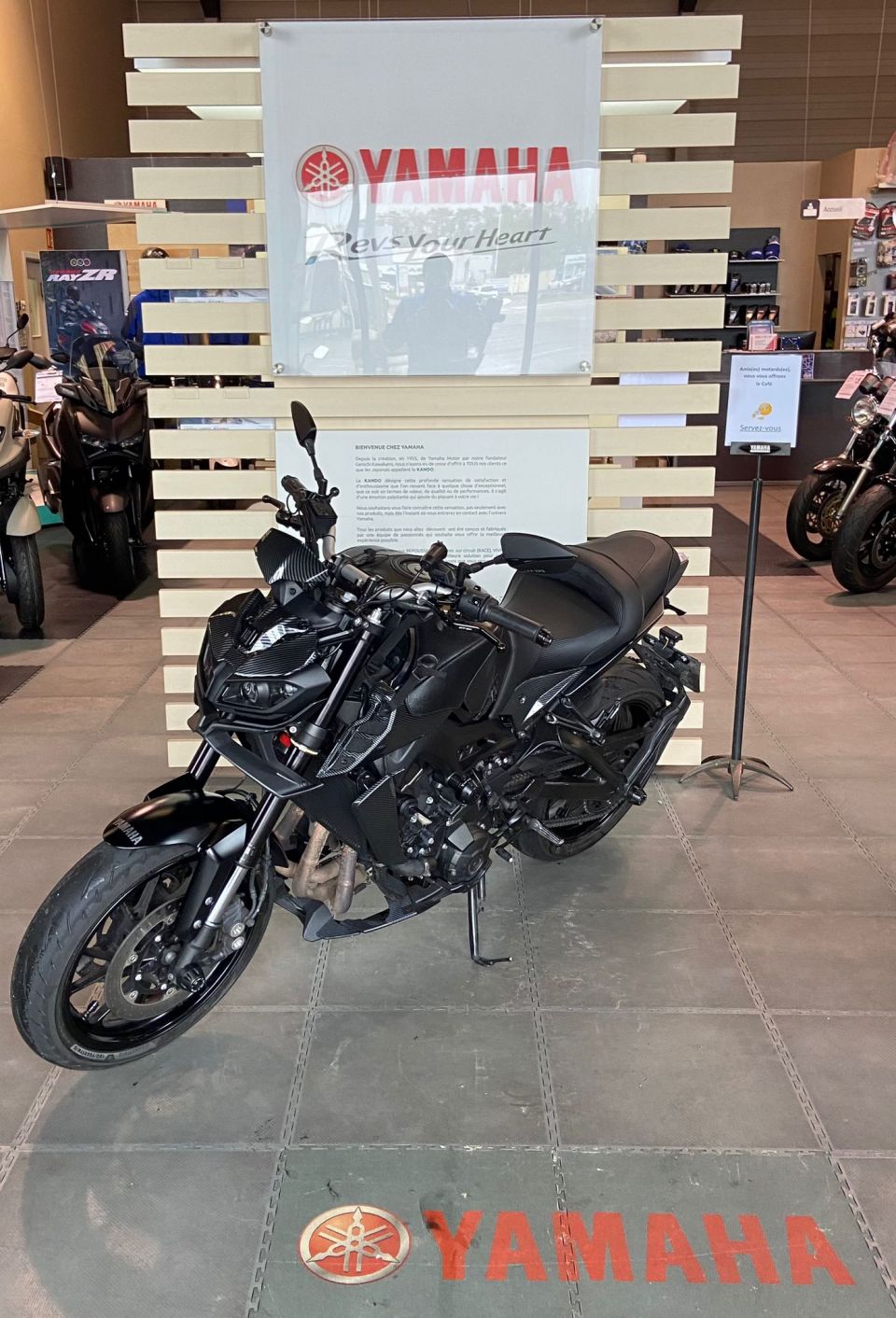 YAMAHA MT-09 16