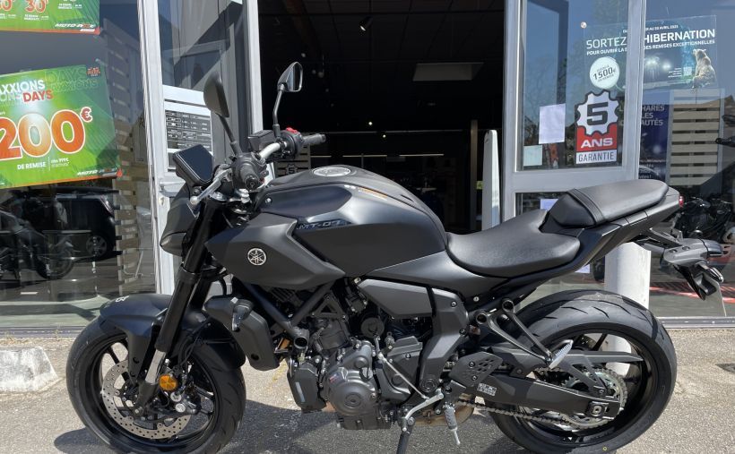 YAMAHA MT-07 3