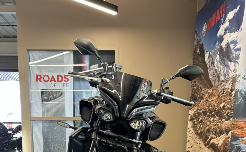 YAMAHA MT-10 3