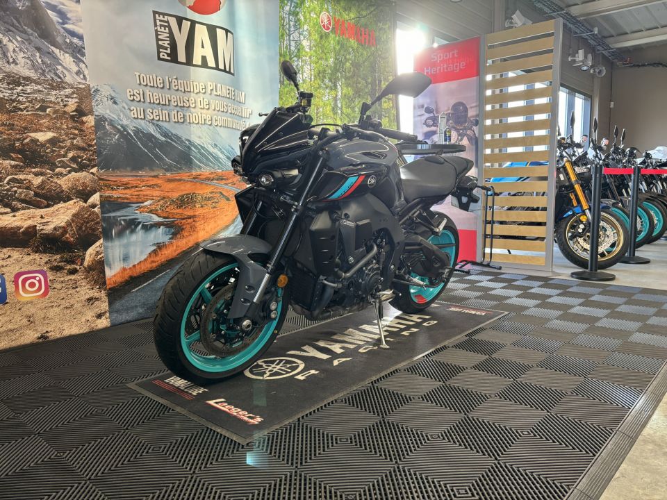 YAMAHA MT-10 6