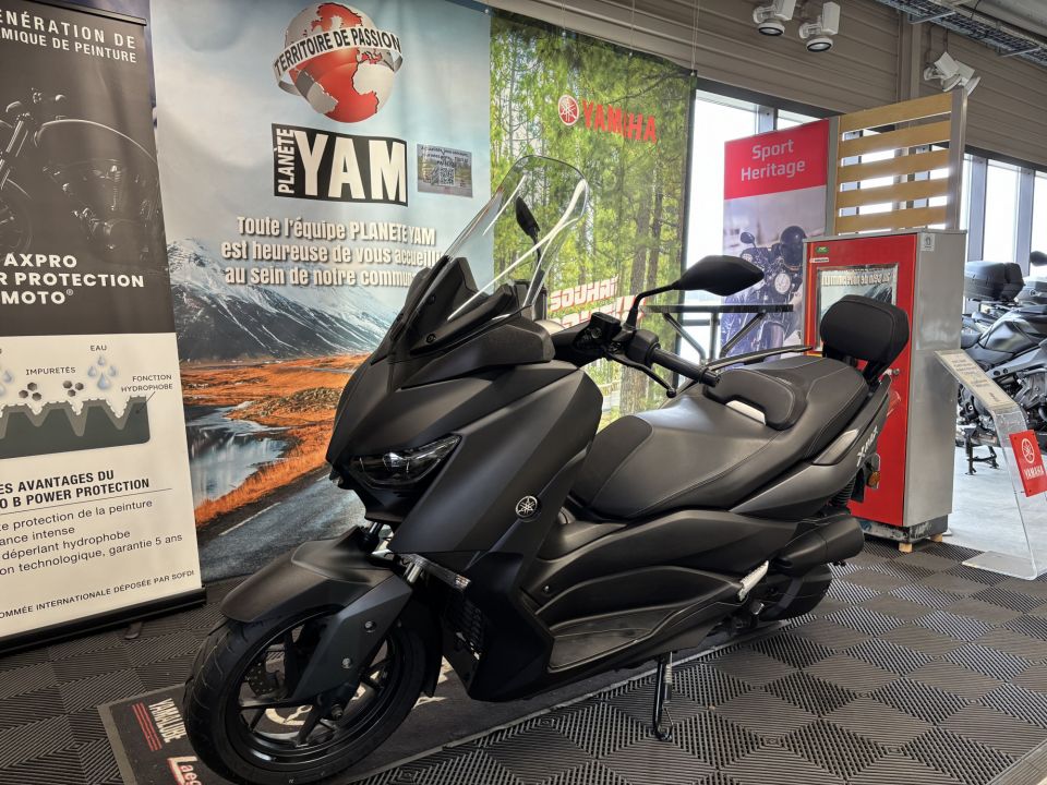 YAMAHA XMAX 125 7