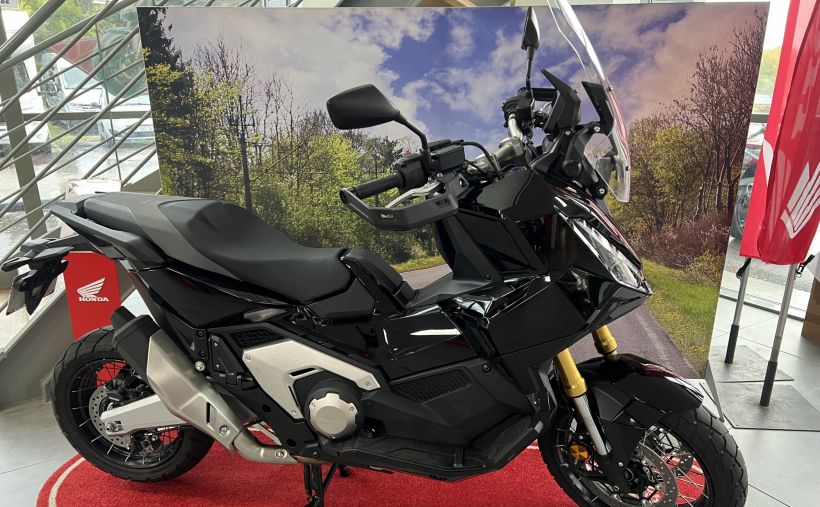 HONDA X-ADV 4