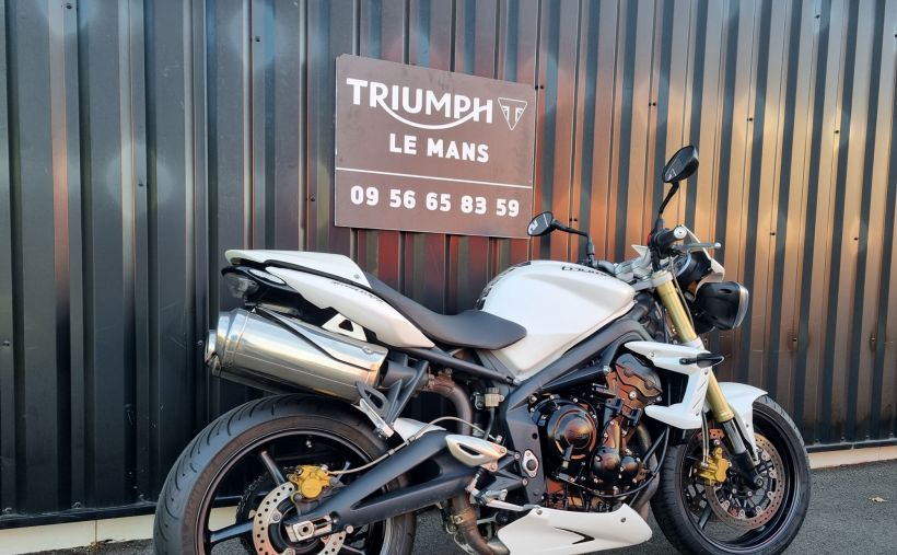 TRIUMPH STREET TRIPLE 675 10
