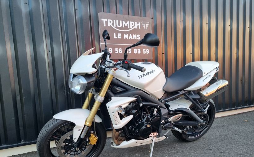 TRIUMPH STREET TRIPLE 675 25