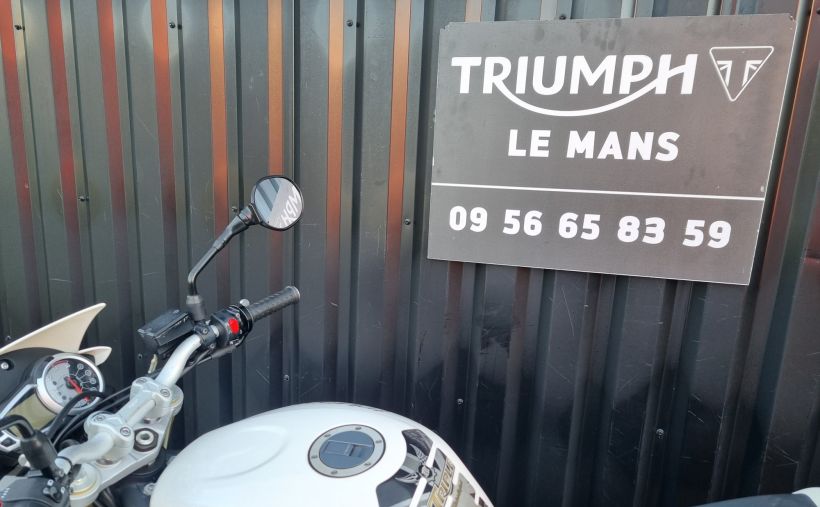 TRIUMPH STREET TRIPLE 675 30