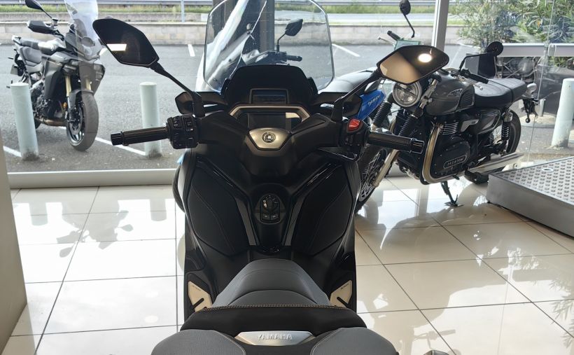 YAMAHA XMAX 125 TECH MAX 8