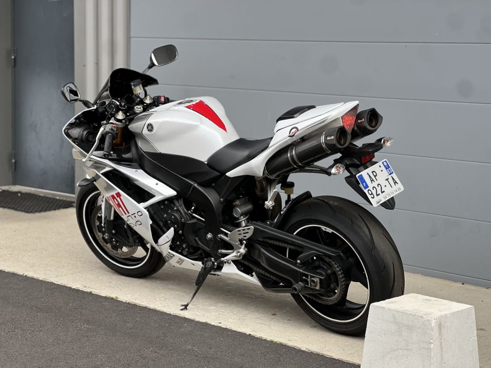 YAMAHA YZF 1000 R1 5