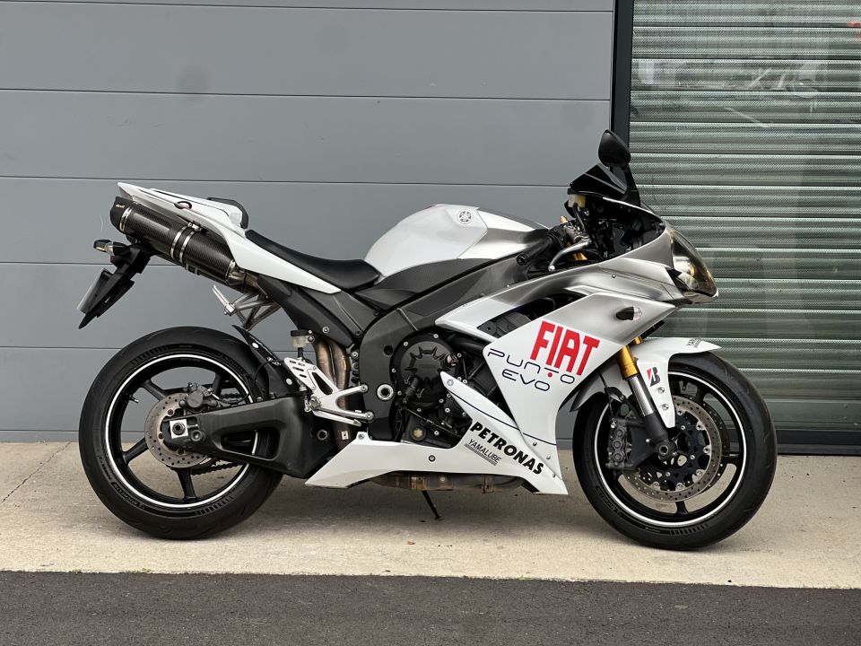 YAMAHA YZF 1000 R1 0