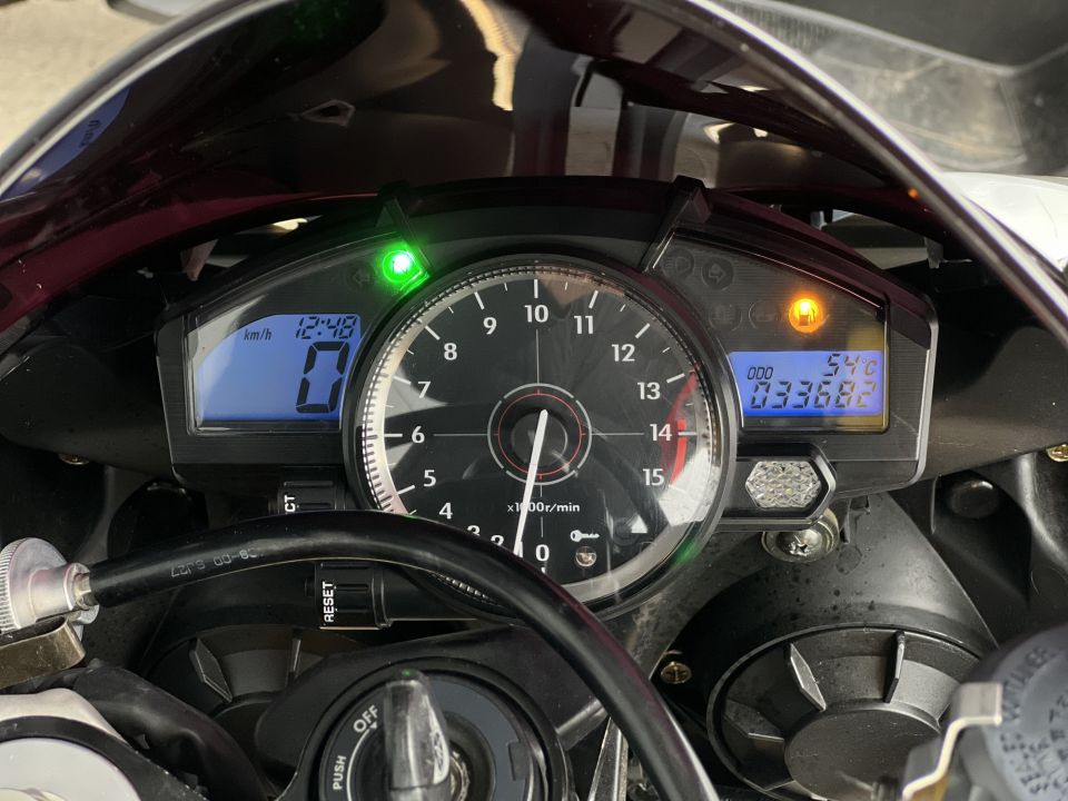 YAMAHA YZF 1000 R1 7