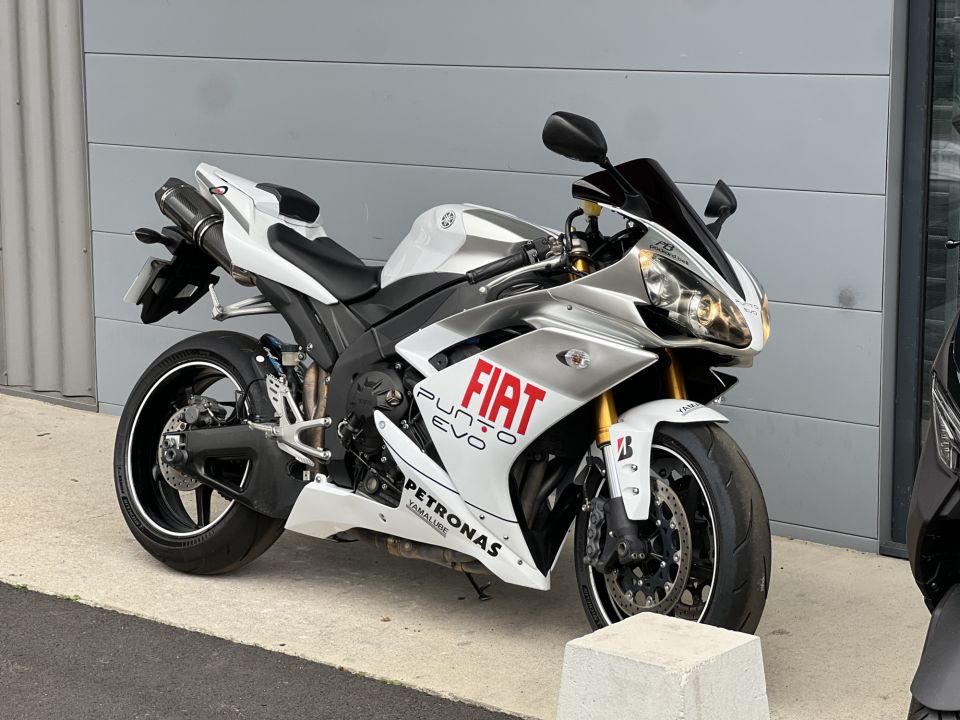YAMAHA YZF 1000 R1 1