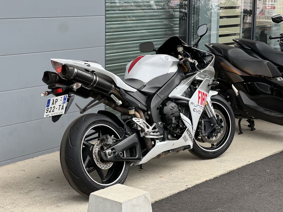 YAMAHA YZF 1000 R1 2