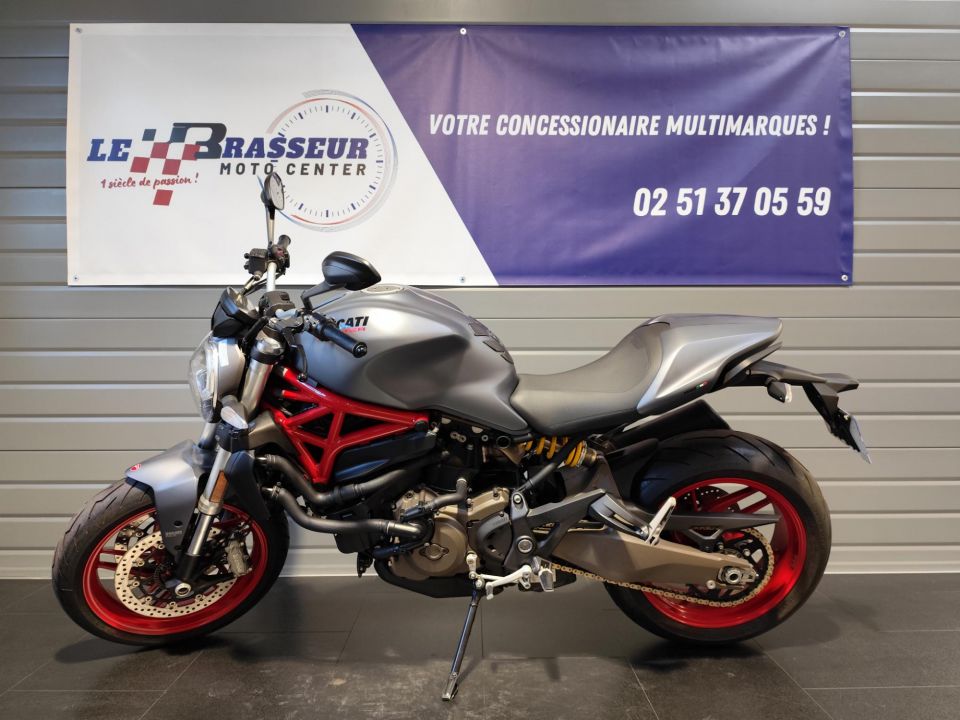 DUCATI MONSTER 821 6