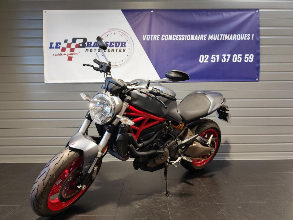 DUCATI MONSTER 821 12