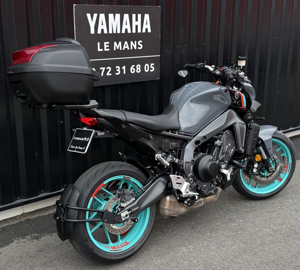 YAMAHA MT-09 10