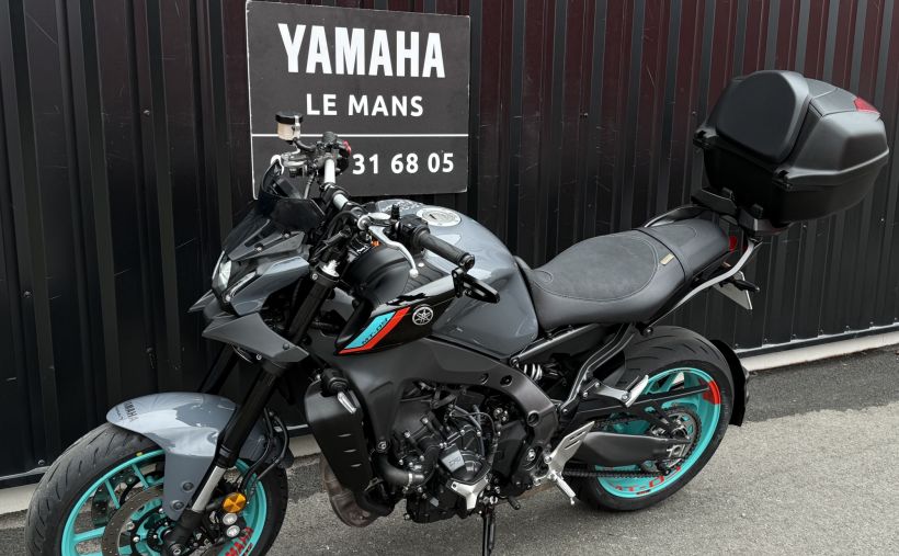 YAMAHA MT-09 4