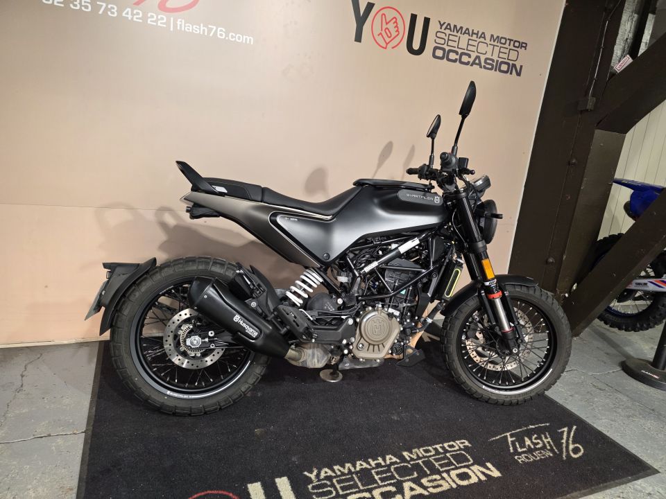 HUSQVARNA SVARTPILEN 125 ABS 3