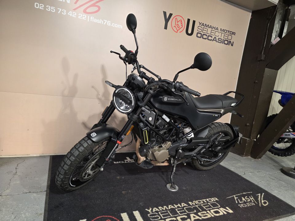 HUSQVARNA SVARTPILEN 125 ABS 4