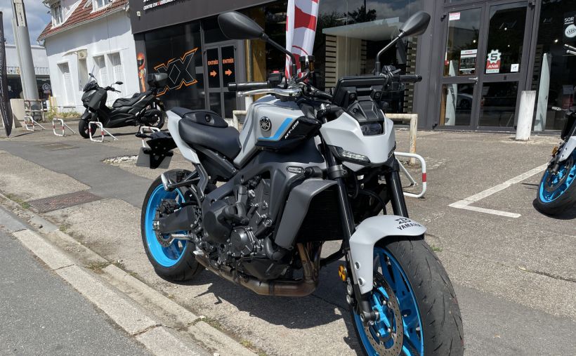 YAMAHA MT-09  Y-AMT 1