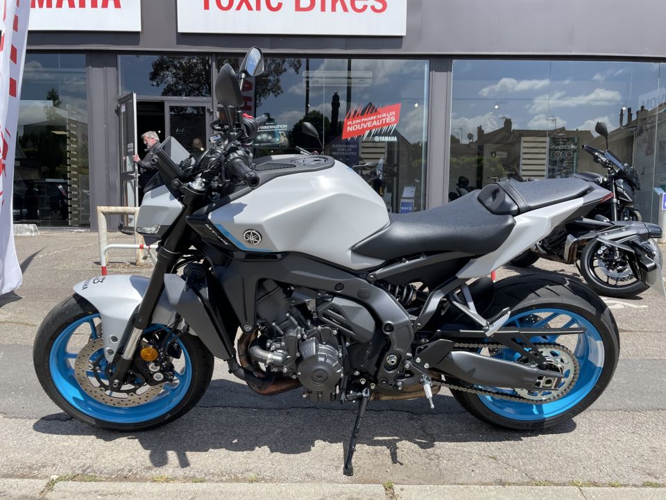 YAMAHA MT-09  Y-AMT 3