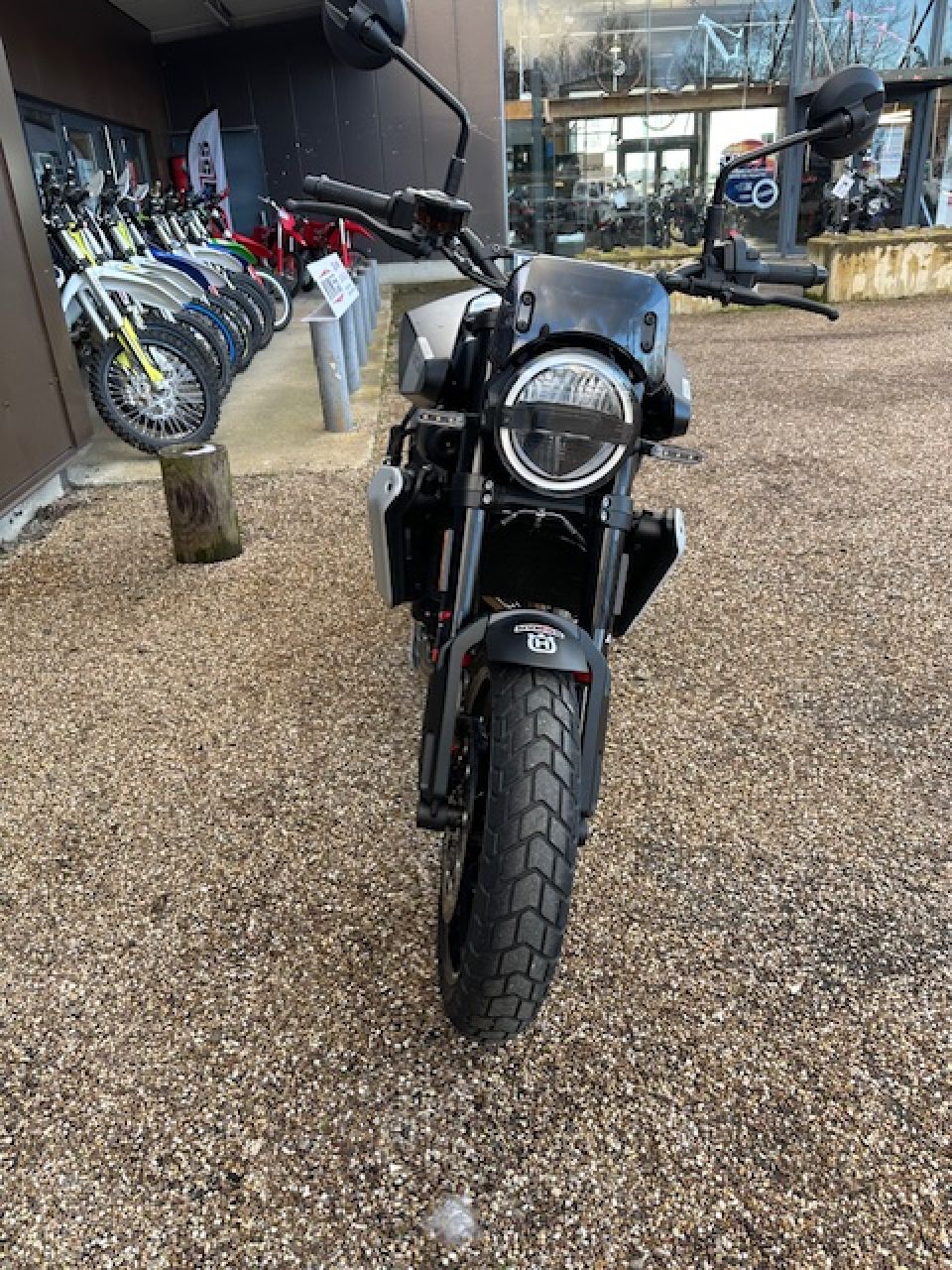 HUSQVARNA SVARTPILEN 801 8