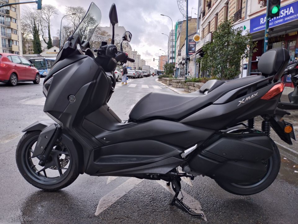 YAMAHA XMAX 300 0