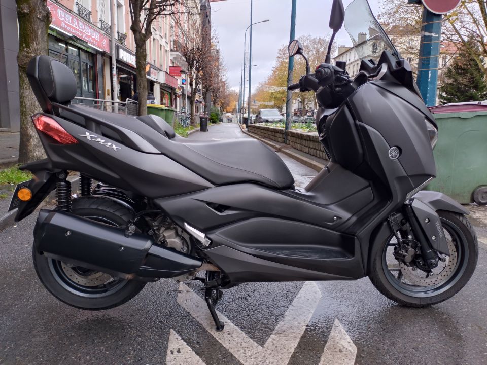 YAMAHA XMAX 300 2