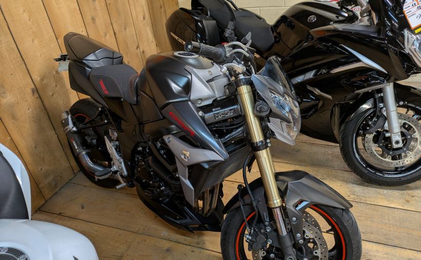 SUZUKI GSR 750 0