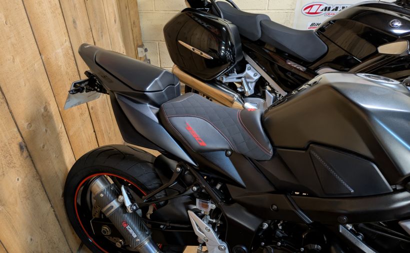 SUZUKI GSR 750 30