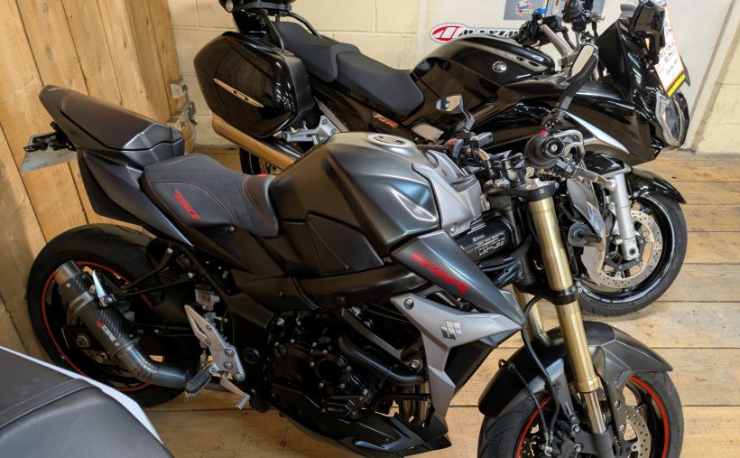 SUZUKI GSR 750 50