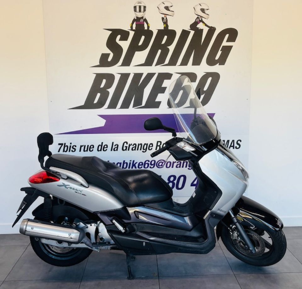 YAMAHA XMAX 125 8