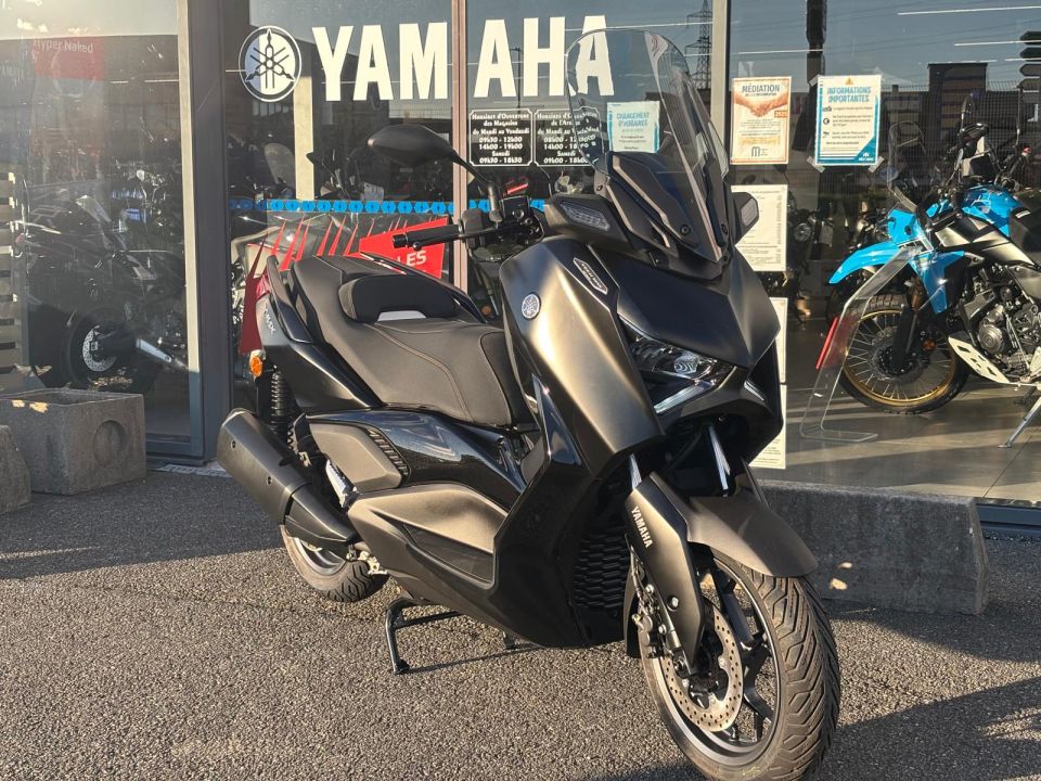 YAMAHA XMAX 300 Tech Max 0