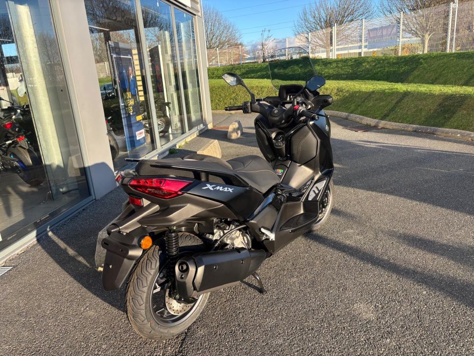 YAMAHA XMAX 300 Tech Max 10