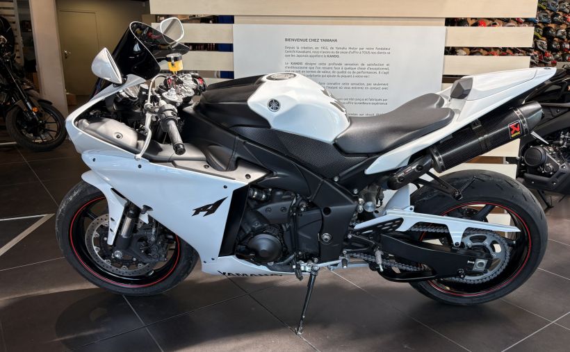 YAMAHA YZF 1000 R1 CROSS PLANE 3
