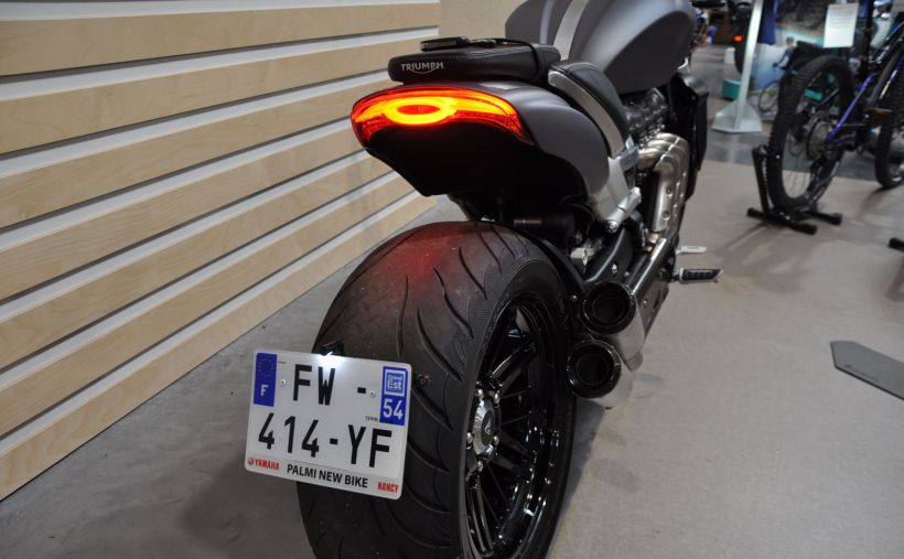 TRIUMPH ROCKET 3 R 7