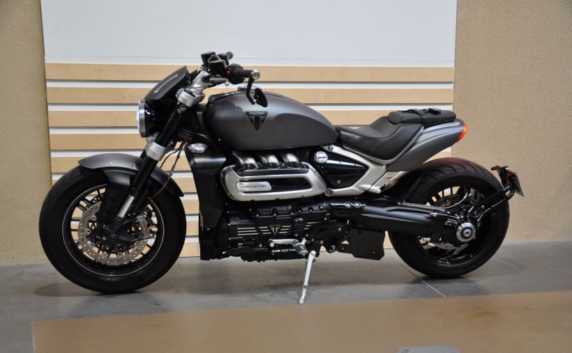TRIUMPH ROCKET 3 R 8