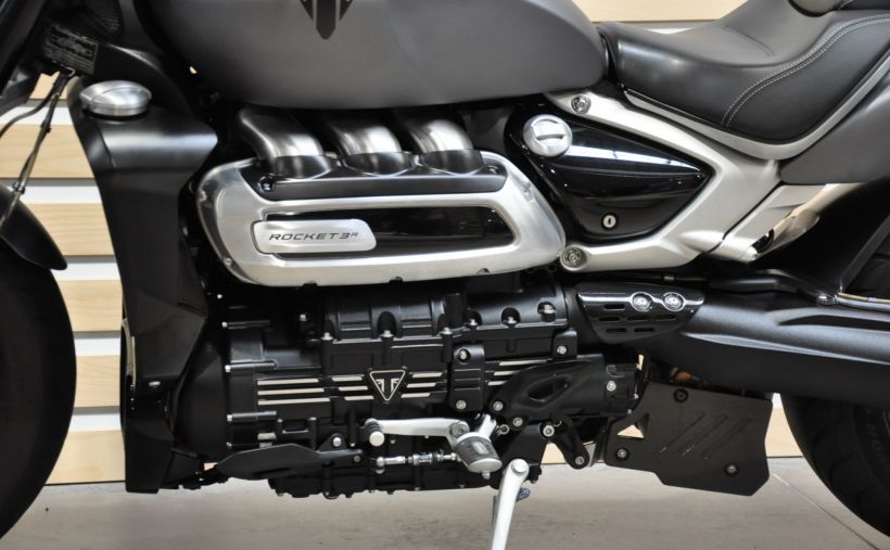 TRIUMPH ROCKET 3 R 9