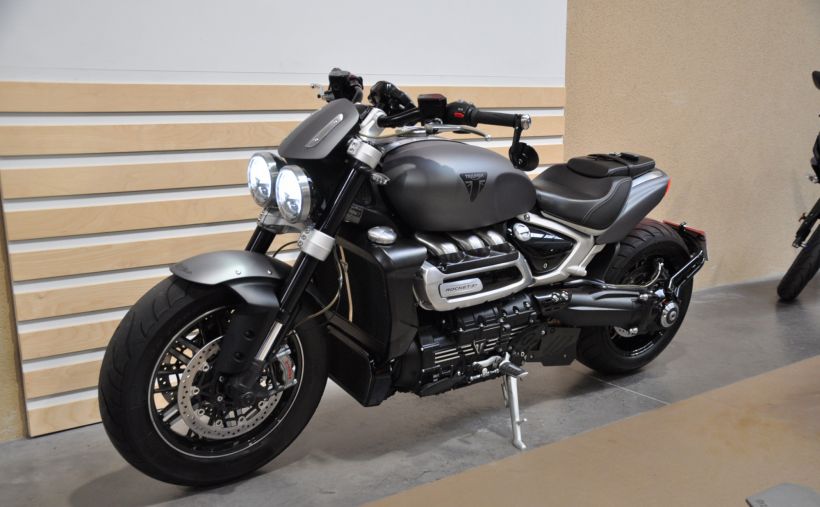 TRIUMPH ROCKET 3 R 12