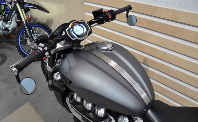 TRIUMPH ROCKET 3 R 15