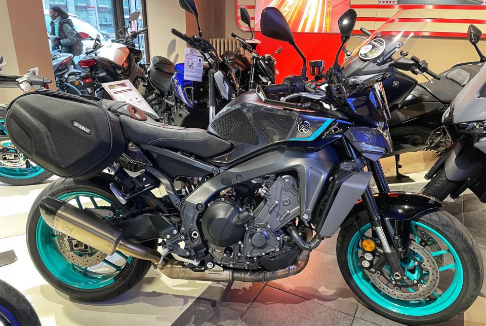 YAMAHA MT-09 1