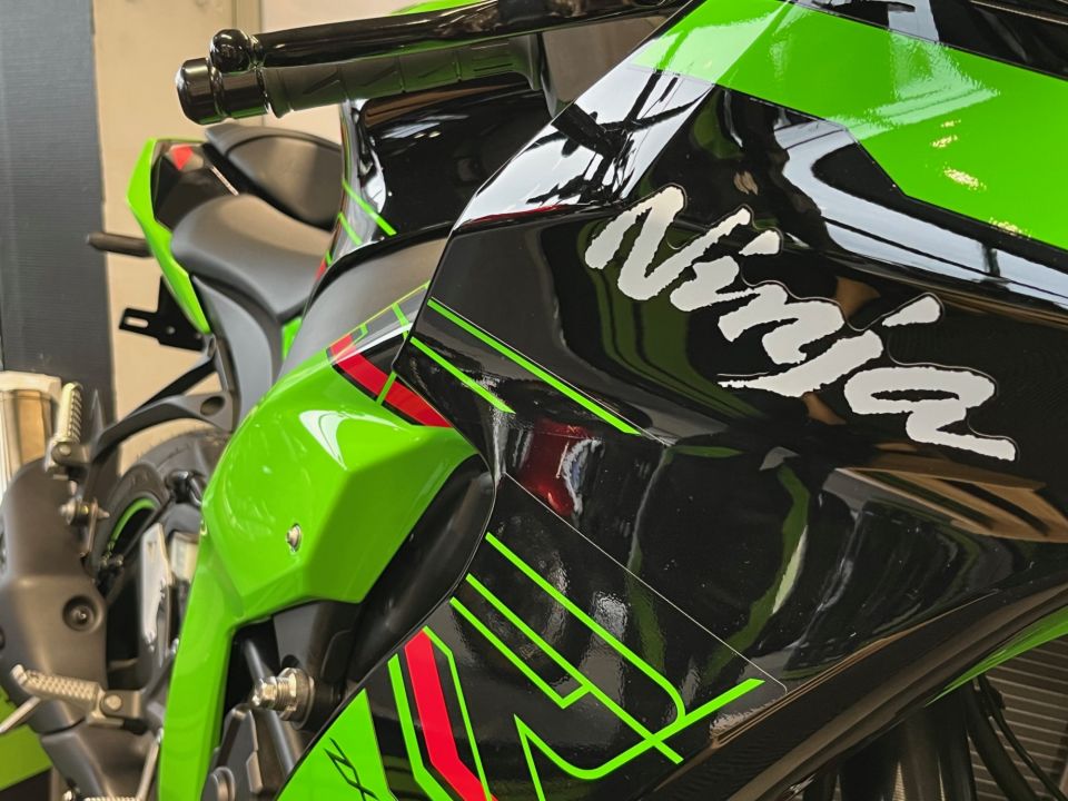 KAWASAKI ZX-10R 12