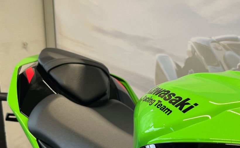 KAWASAKI ZX-10R 4